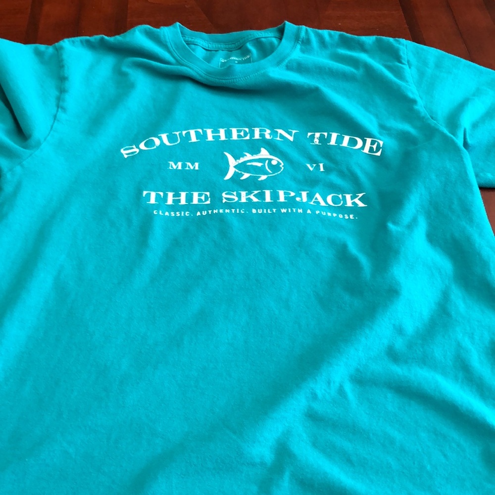 Southern Tide tee